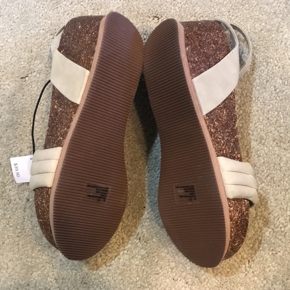 NWT Maurice’s Tan/Beige Ankle Strap Comfort Wedges-Size 8 - Picture 7 of 14
